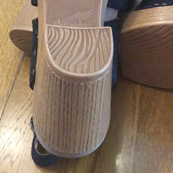 Woman’s Dansko black ankle strap heeled sandals. Size 40. Never worn! New! - Picture 9 of 9